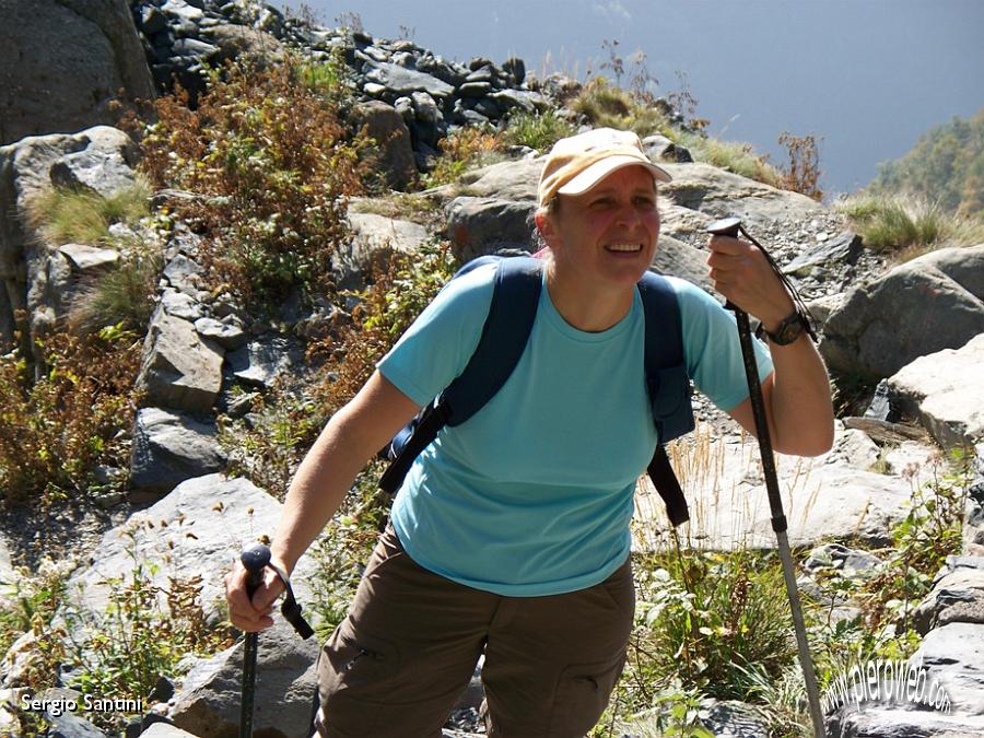 03 Uno sguardo verso il rifugio.JPG